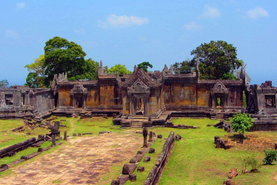 Capture the authentic charm of Preah Vihear’s lush scene